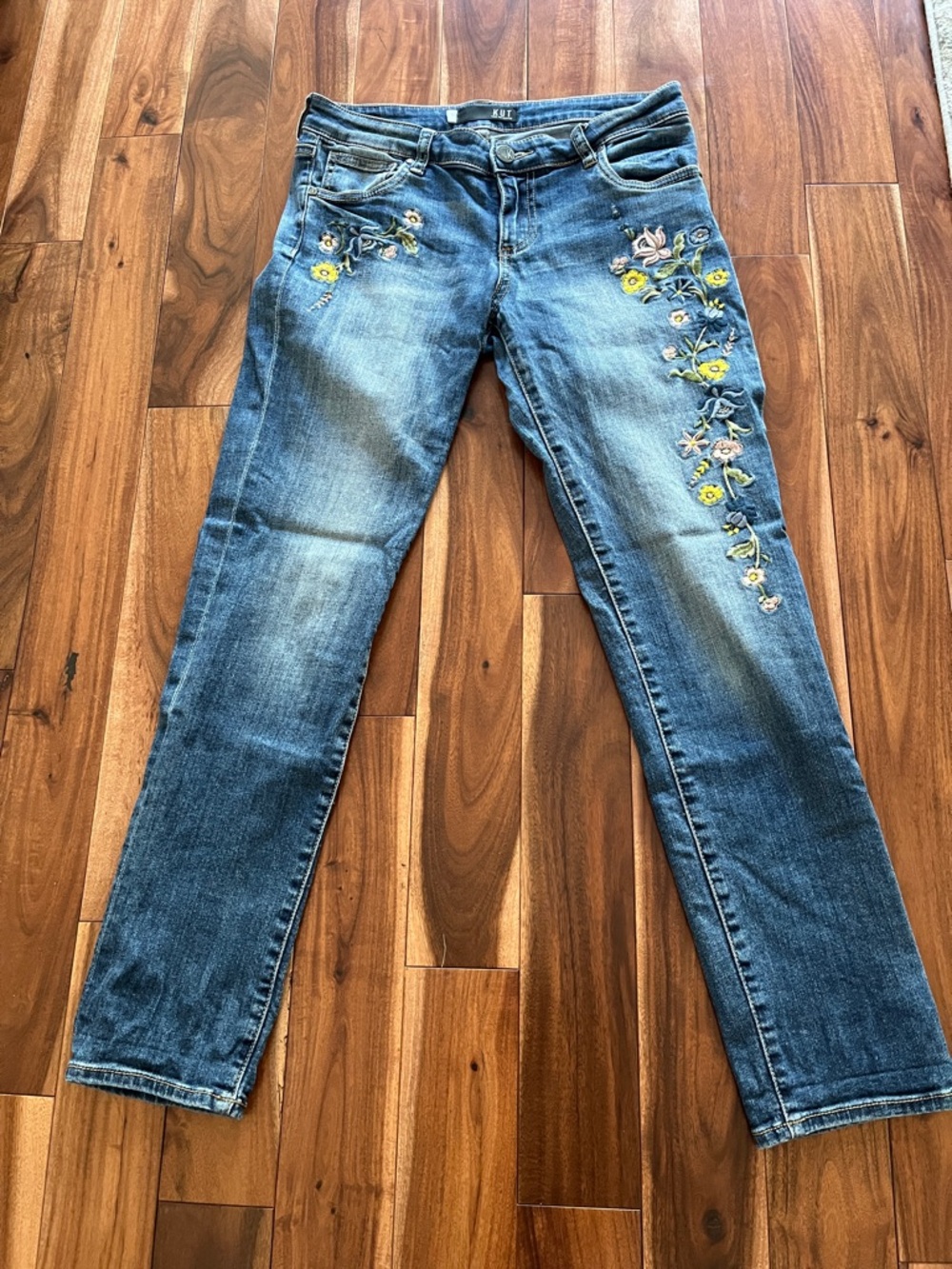 Kut from the Kloth Blue Skinny Jeans with Floral Embroidery